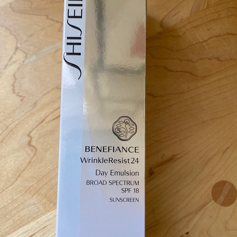 2 x Shiseido wrinkle resist 24 day emulsion